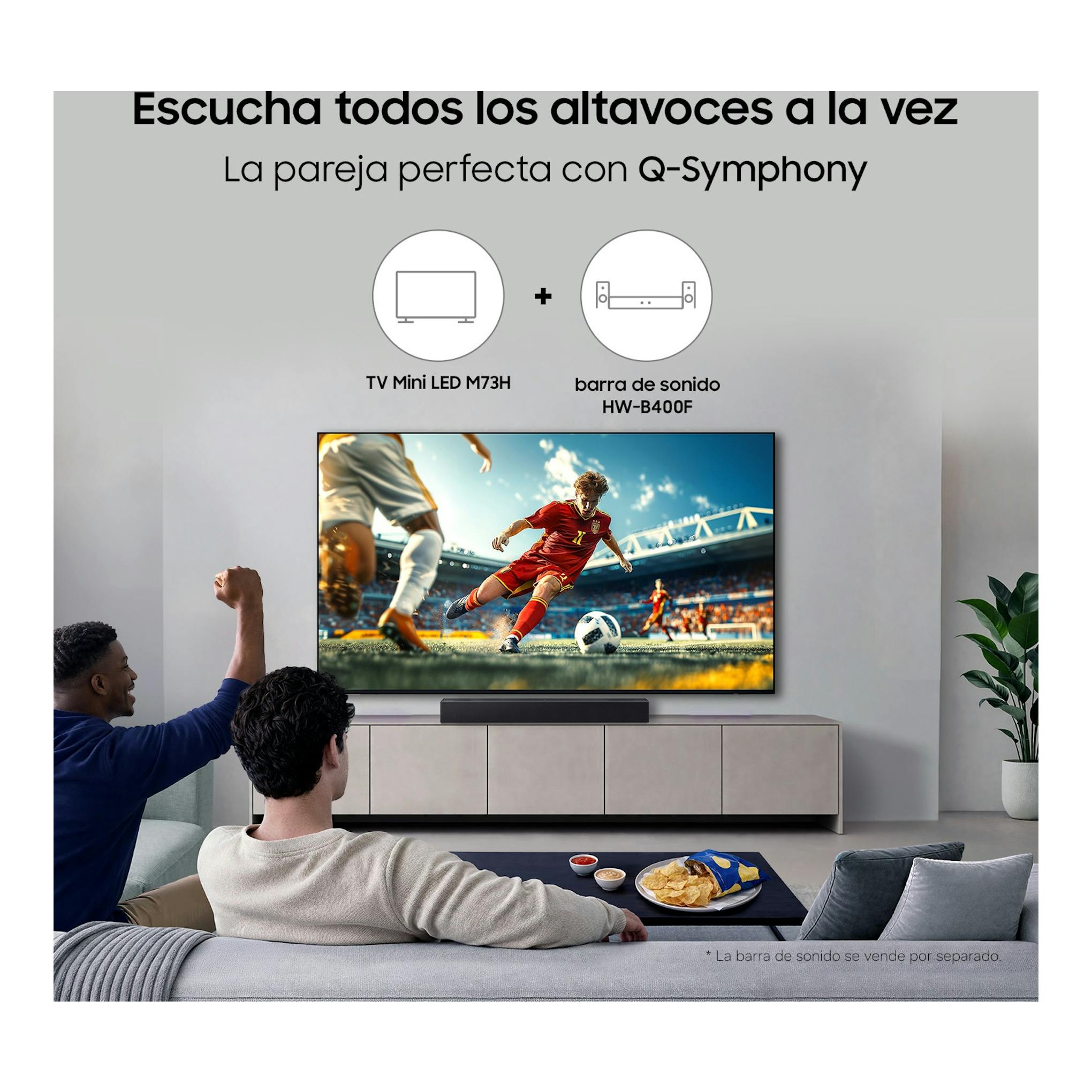 Samsung TV Mini LED M73H con barra de sonido HW-B400F, vista frontal en un salón.