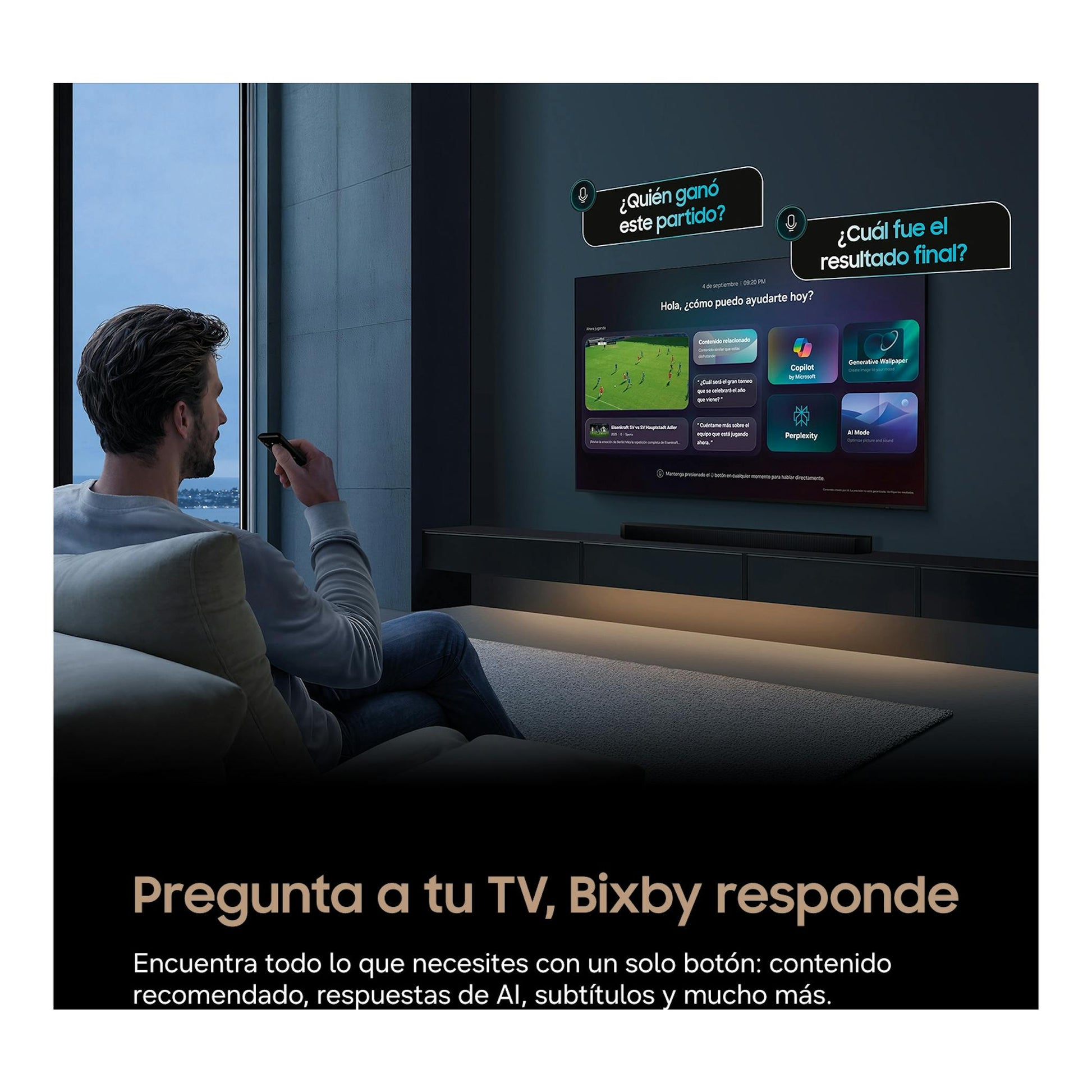 Samsung TU85M73HAUXXC: televisor 4K negro montado en pared, vista frontal, en un salón oscuro.