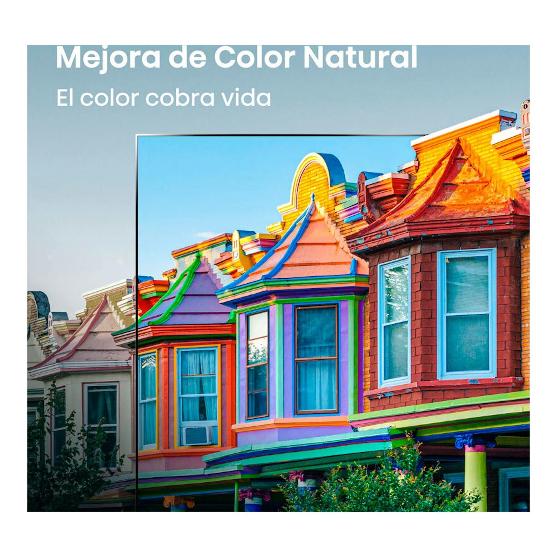 Pantalla de televisor Hisense 32A4S, vista frontal, con casas multicolor y texto “Mejora de Color Natural”.