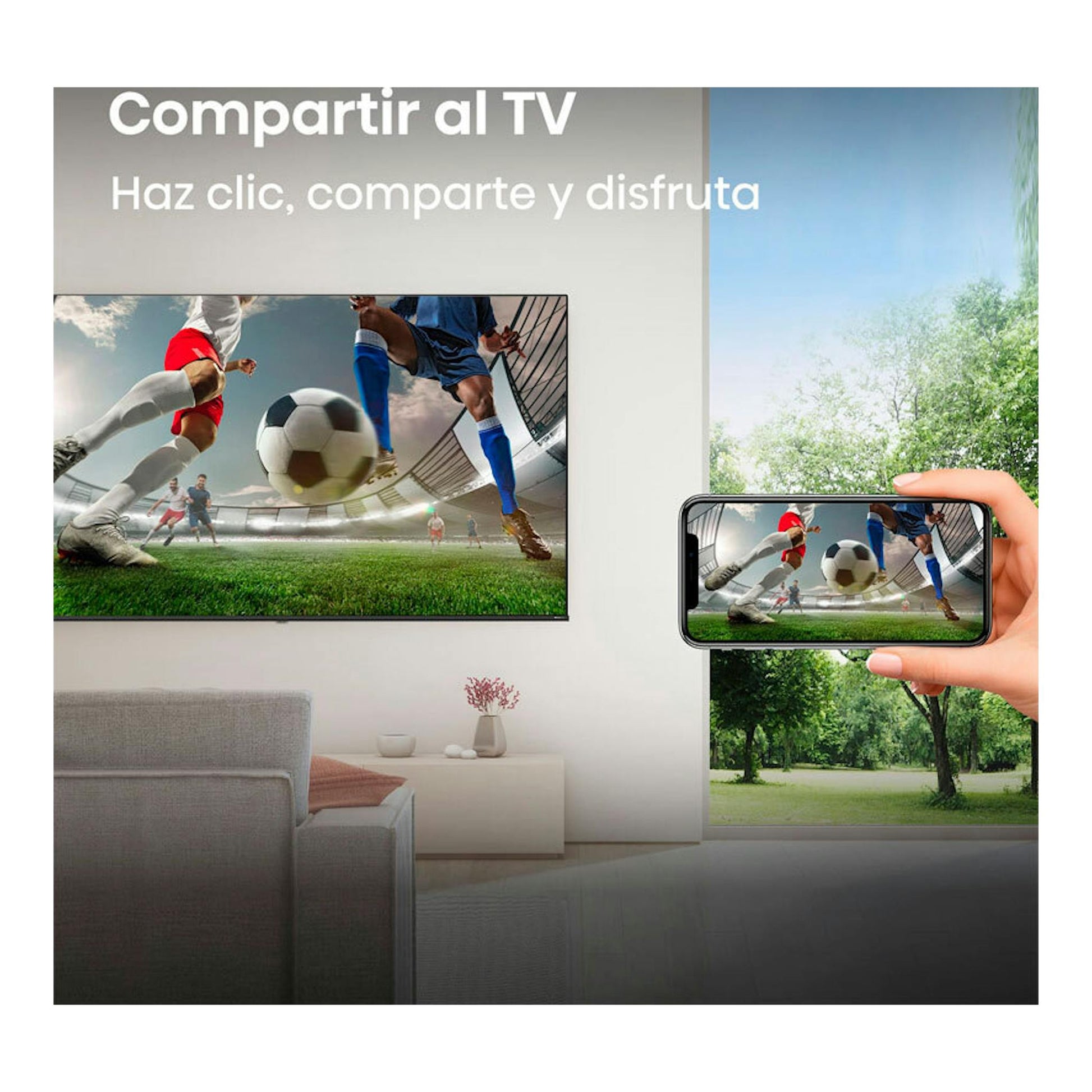 Televisor Hisense 32A4S LED Full HD de 32", visto de frente en una sala, con un móvil reproduciendo fútbol.