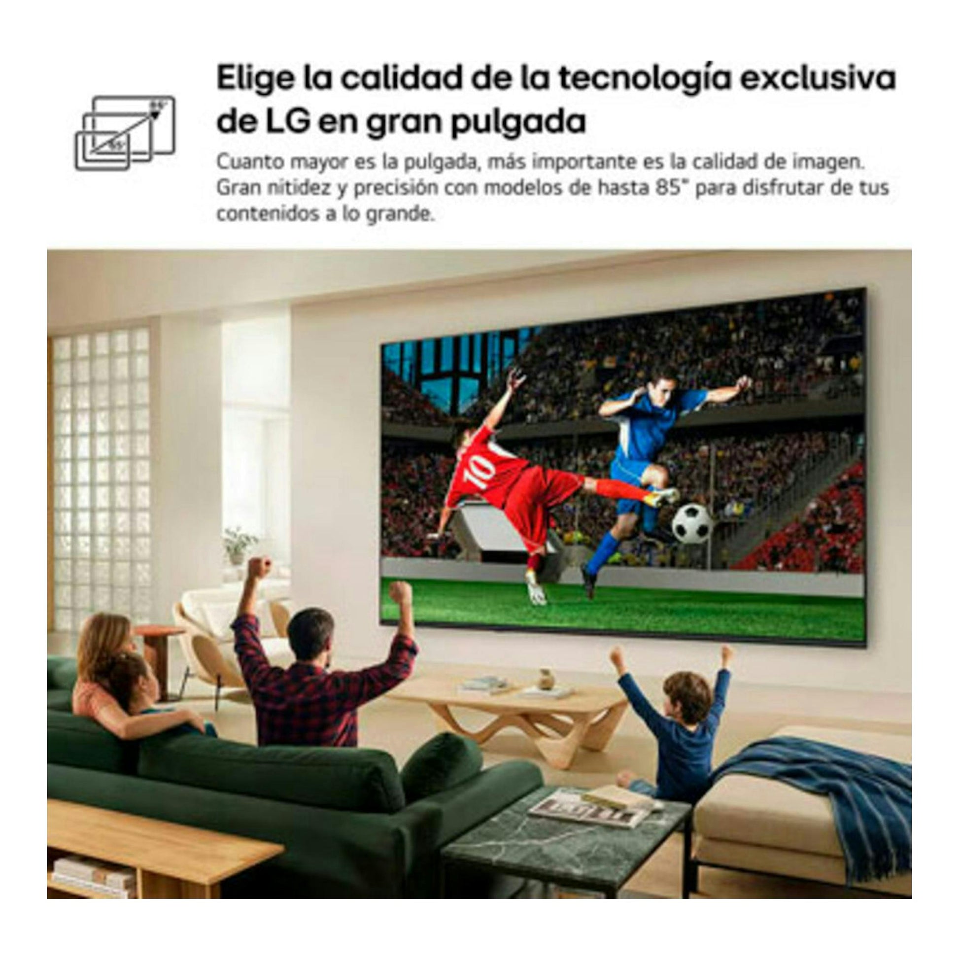 Televisor LG 65QNED70B6C montado en pared en una sala, con un partido de fútbol en pantalla.
