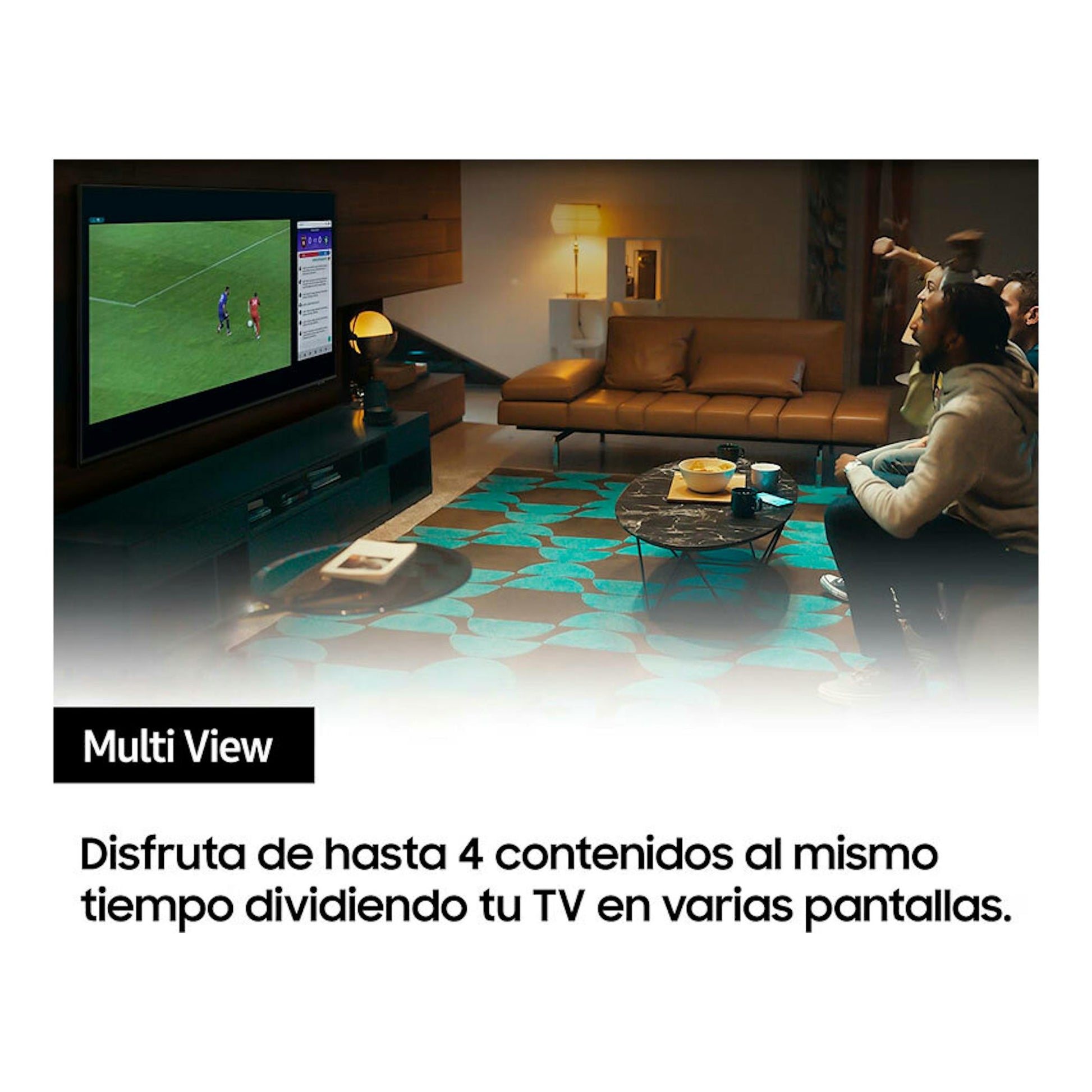 Samsung TQ32Q50AEUXXC: TV negra en salón, vista frontal, con fútbol en pantalla y panel lateral Multi View.