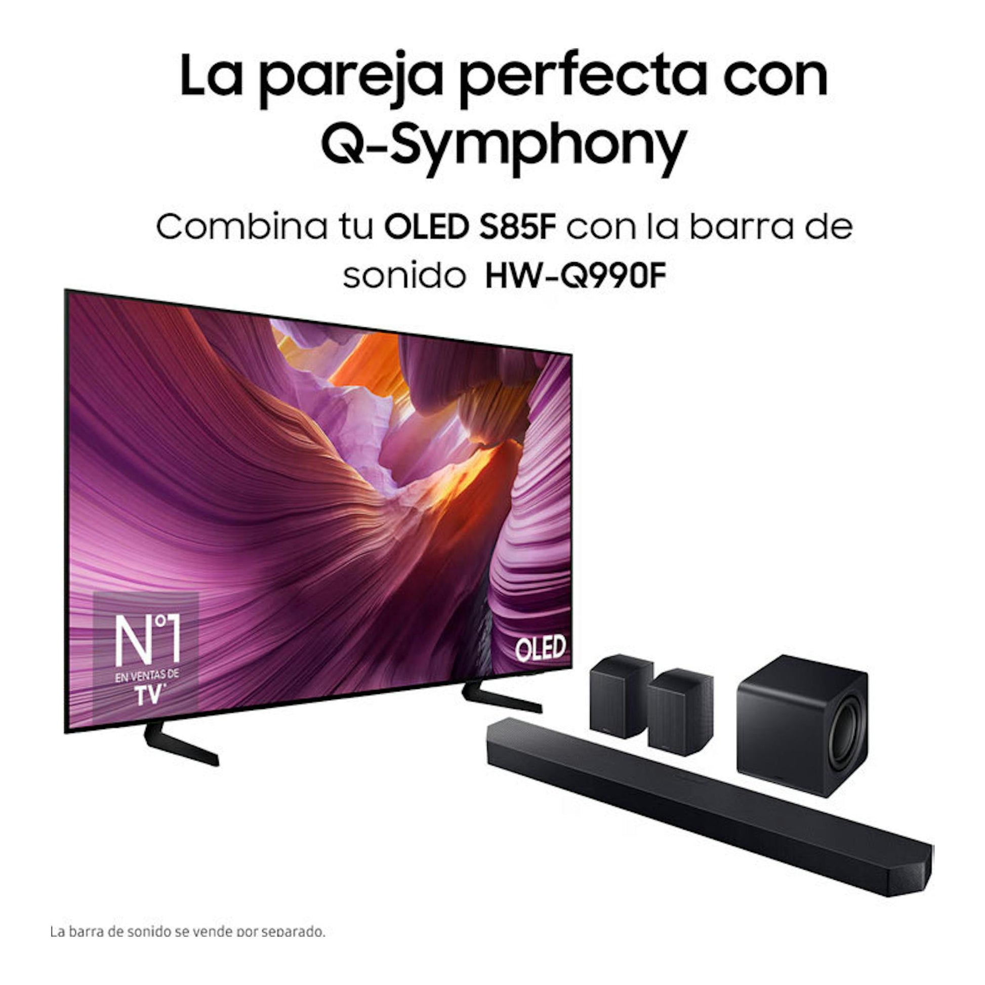 Samsung OLED S85F de 55” en vista frontal inclinada, junto a barra de sonido HW-Q990F sobre fondo blanco.