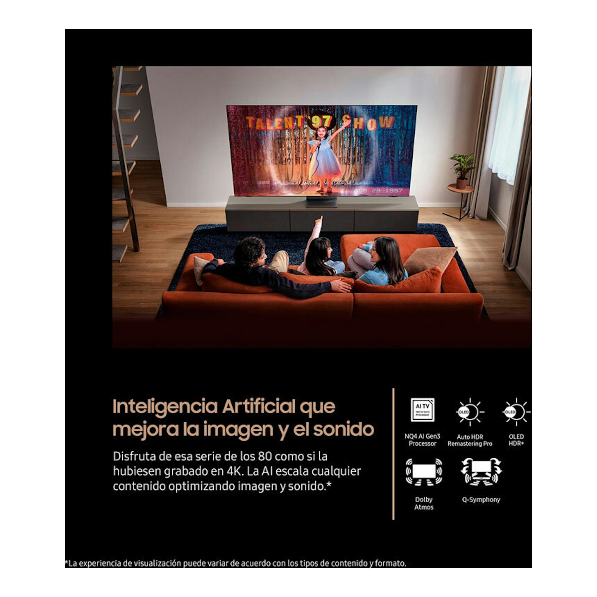 Televisor Samsung TQ55S90FAEXXC OLED 4K de 55 pulgadas, vista frontal en salón con tres personas en un sofá.