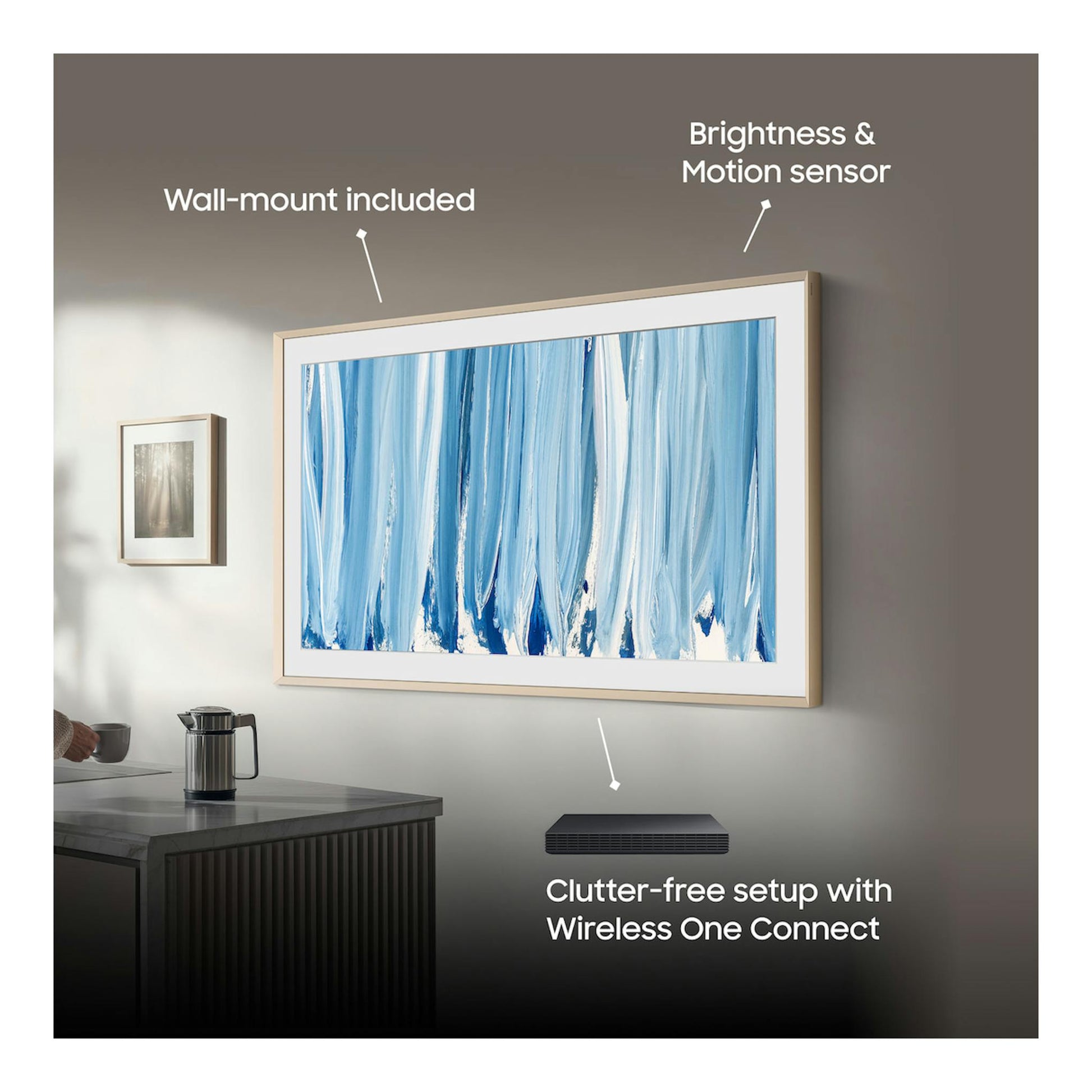 Samsung TQ85LS03HWUXXC: TV tipo marco beige montado en pared con arte en pantalla y caja Wireless One Connect.