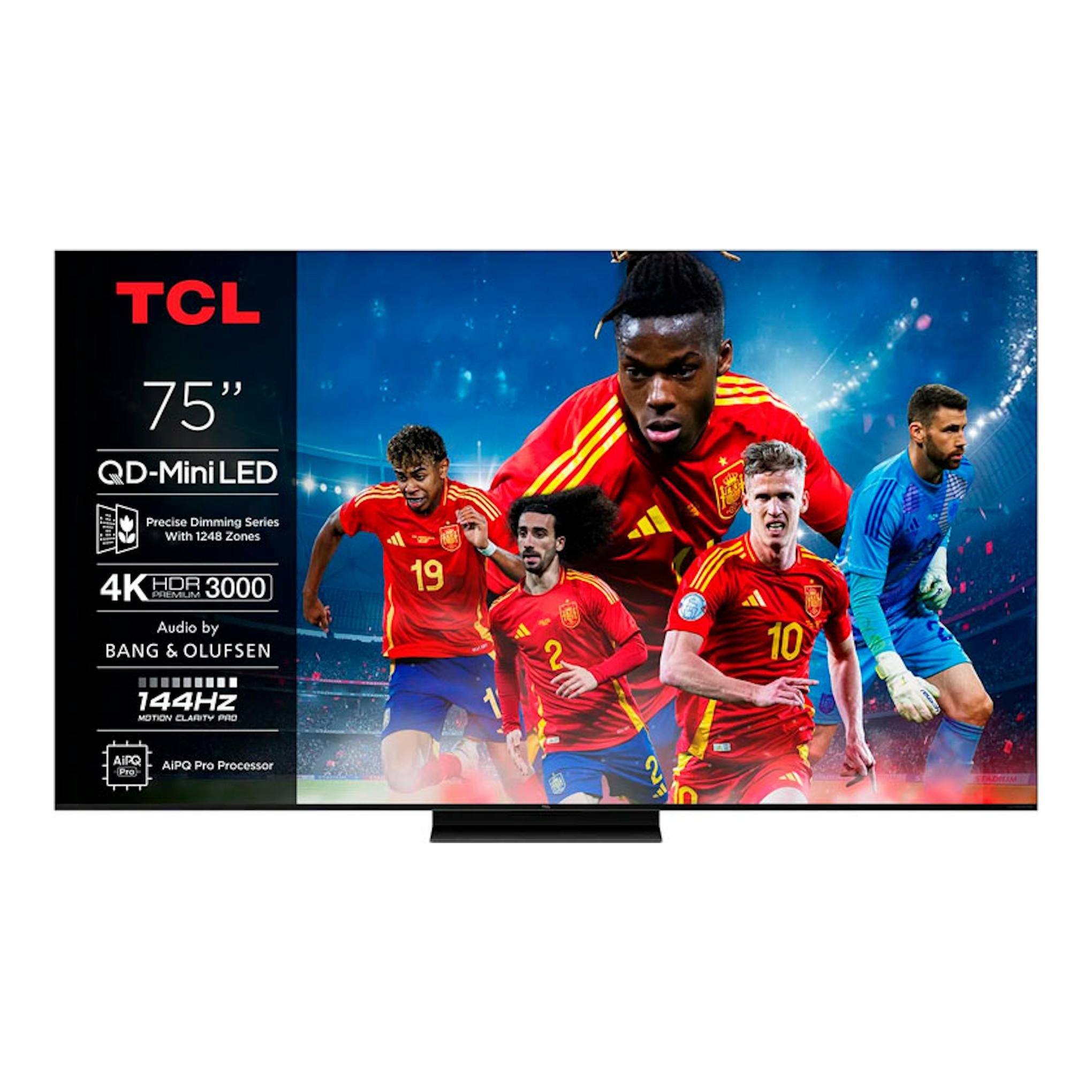 TCL 75C7K QD-Mini LED TV de 75 pulgadas, vista frontal, pantalla con imagen de fútbol y base central.