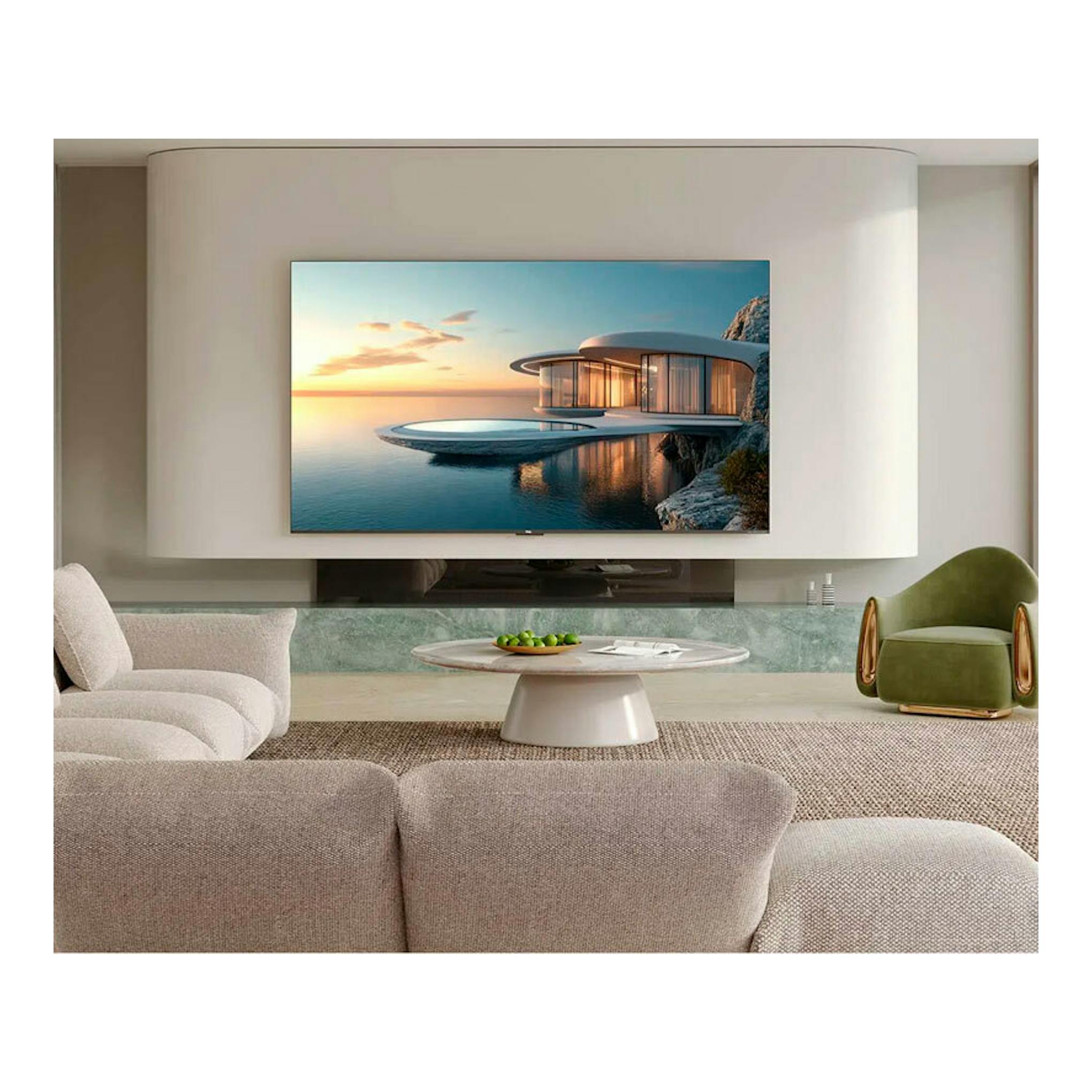 TV TCL 85C7K MiniLED 4K de 85" montado en pared, vista frontal en salón moderno.