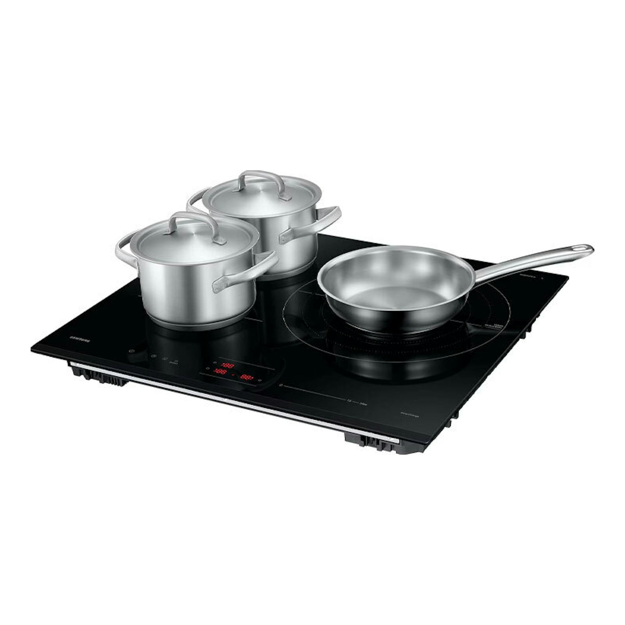 Placa de inducción Samsung NZ63C4036GK/U1 negra, vista en ángulo, con tres recipientes de cocina.