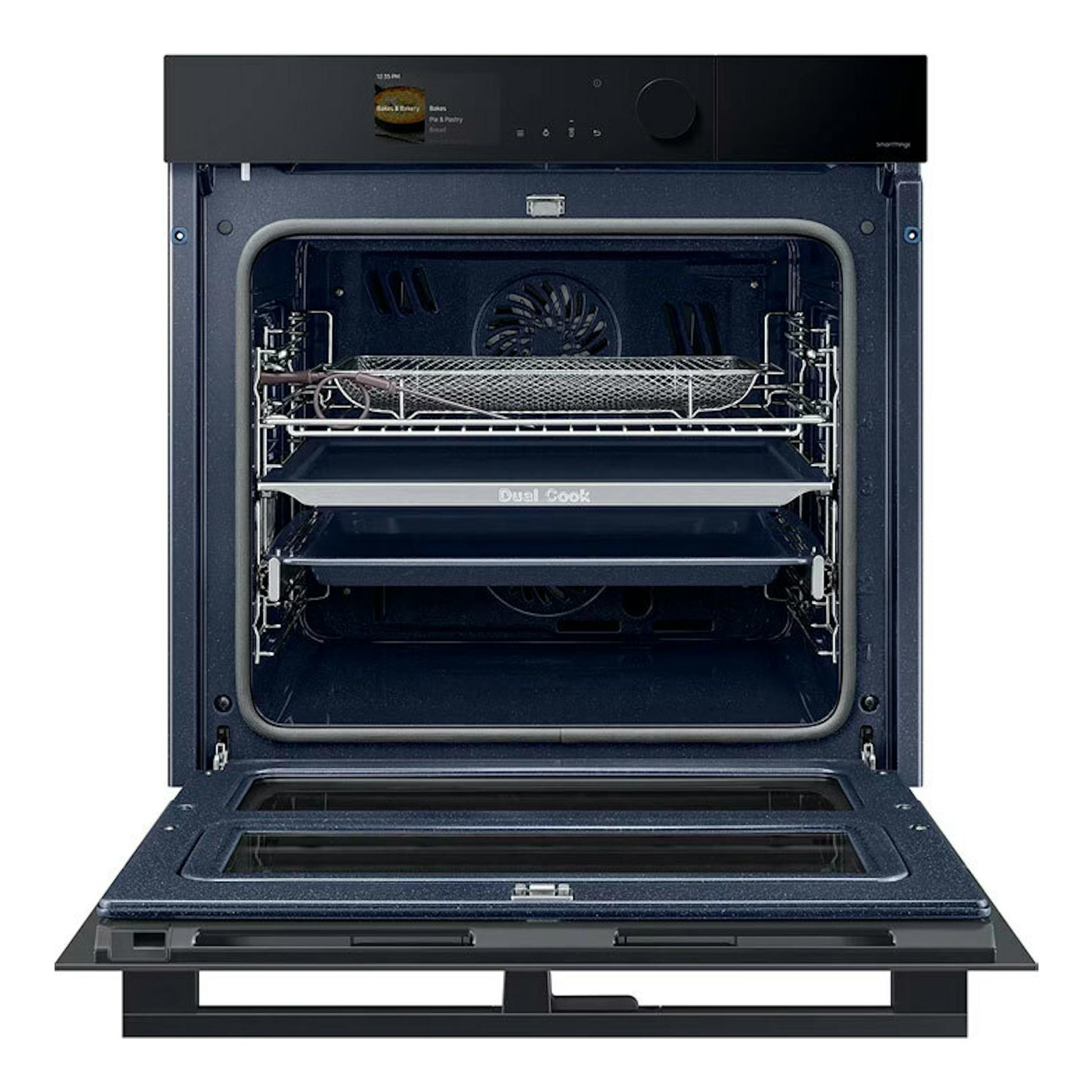 Horno Samsung NV7B6795JAK/U1 negro, vista frontal con la puerta abatida y el interior abierto.
