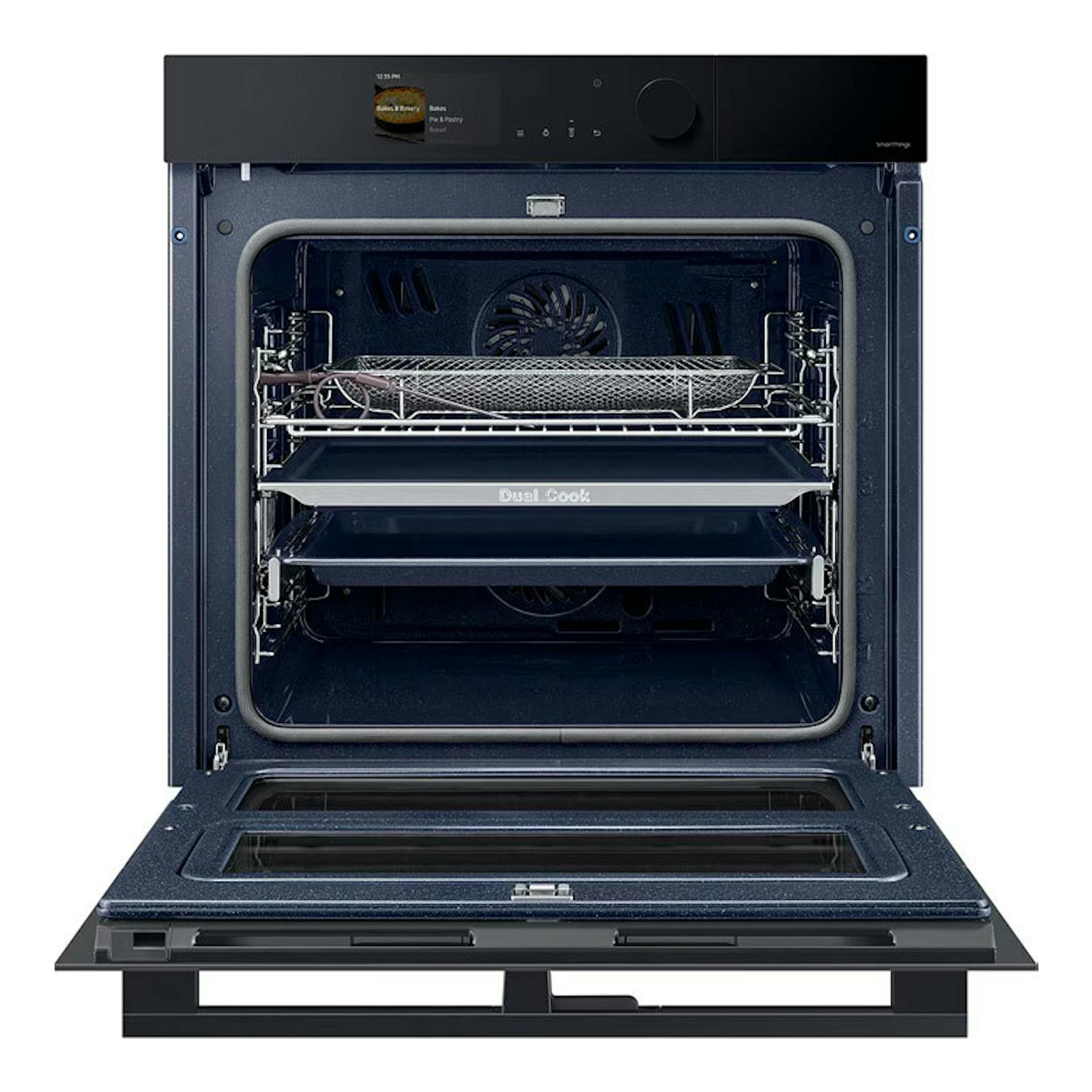 Horno Samsung NV7B6795JAK/U1 negro, vista frontal con la puerta abatida y el interior abierto.