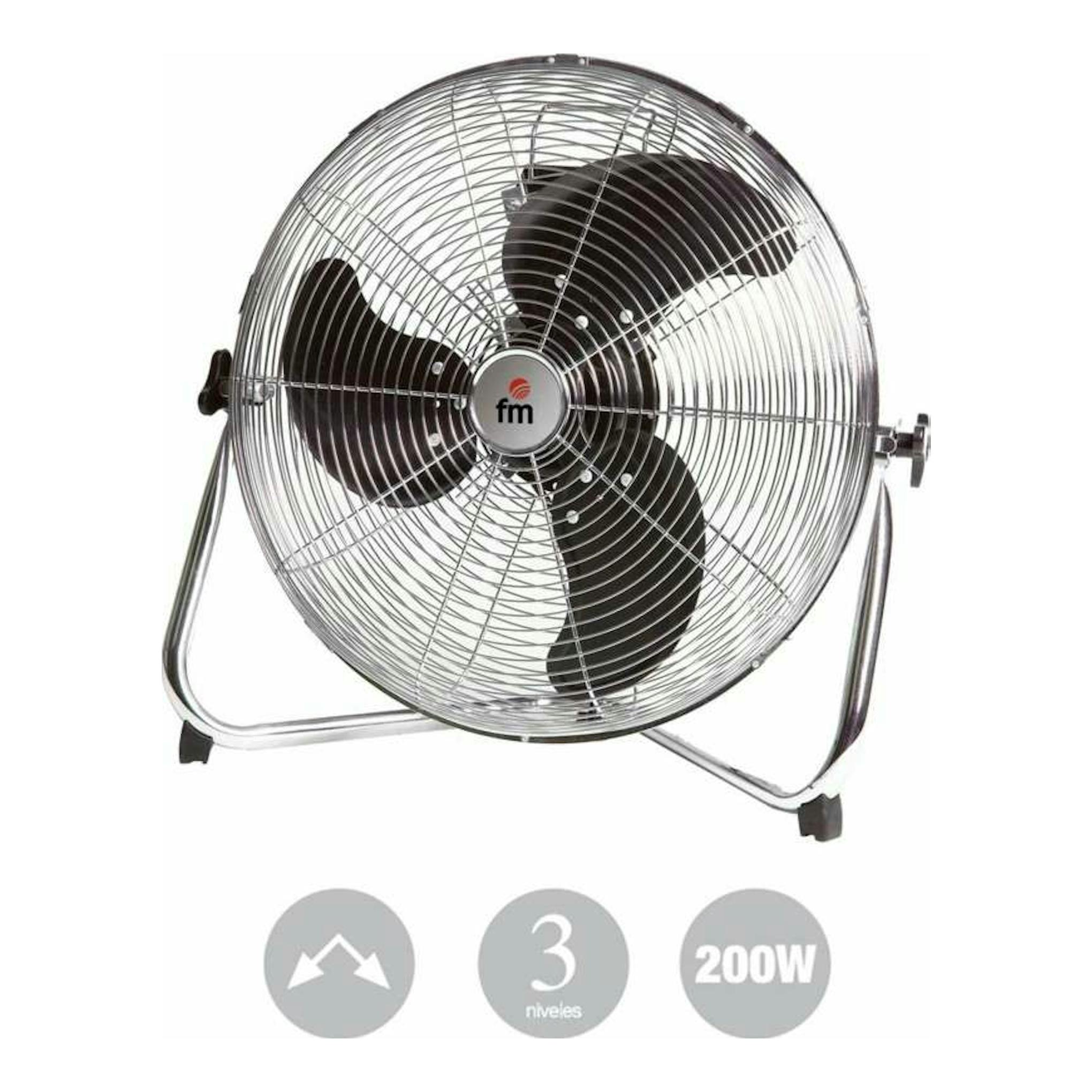 Ventilador FM F50 semi industrial cromado, vista frontal sobre fondo blanco, con rejilla metálica y tres aspas negras.