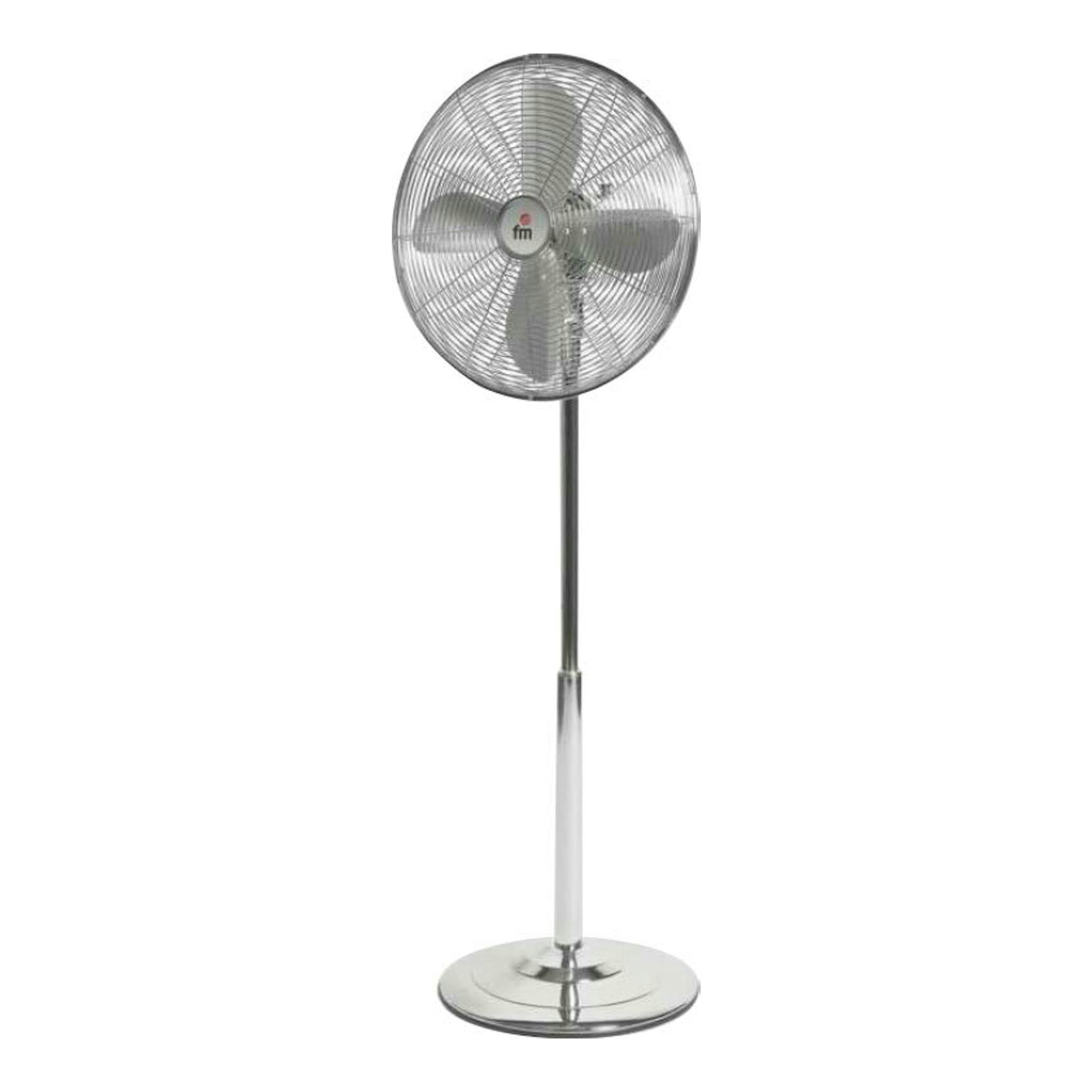 Ventilador de pie FM PM140 cromado, vista frontal, con rejilla y base metálica.