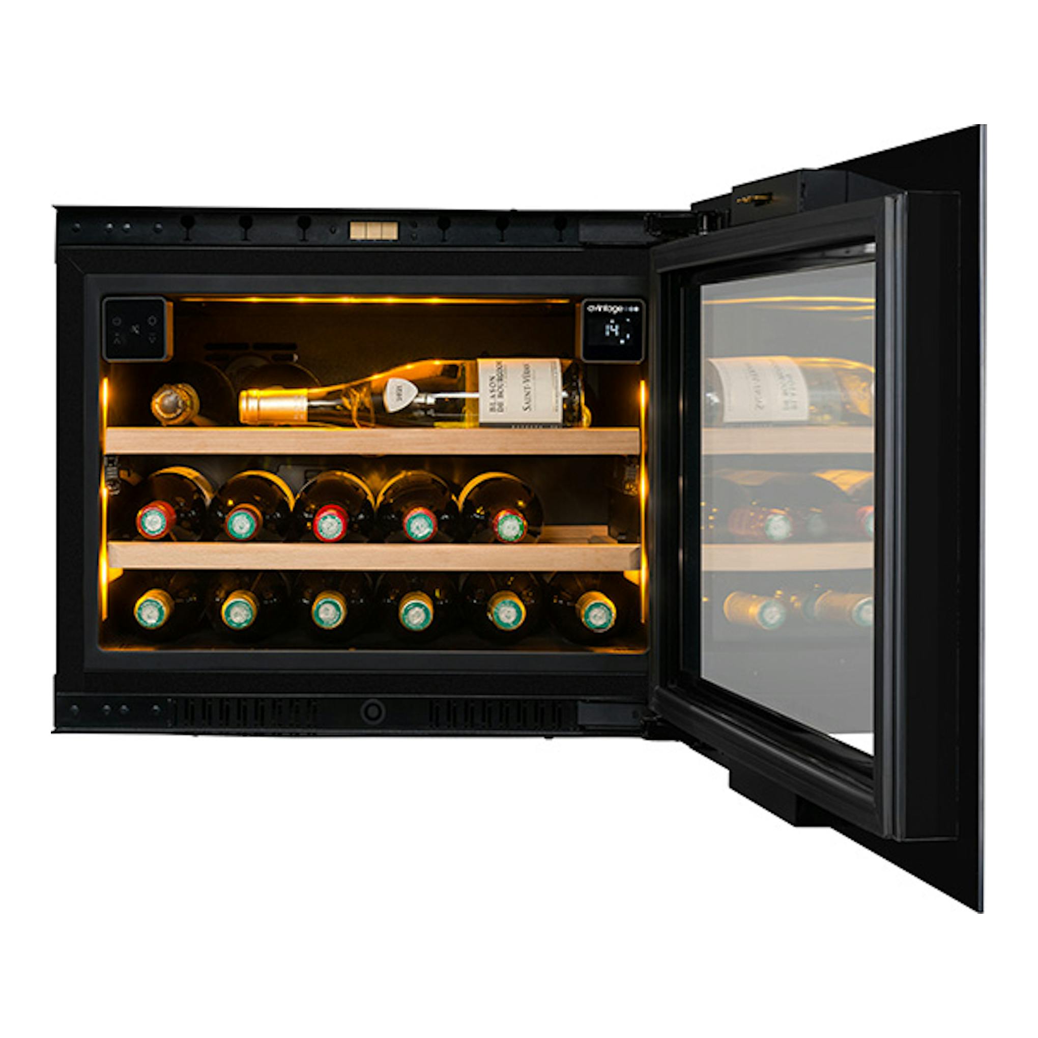 Vinoteca Avintage AVI45PLATINUM negra, vista frontal con puerta abierta y botellas en estantes.