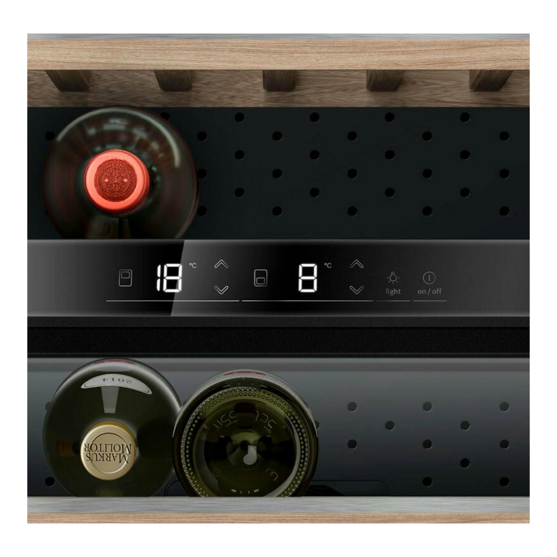 Vinoteca Bosch KWK36ABGA negra, interior con botellas y panel digital de temperatura en vista frontal.
