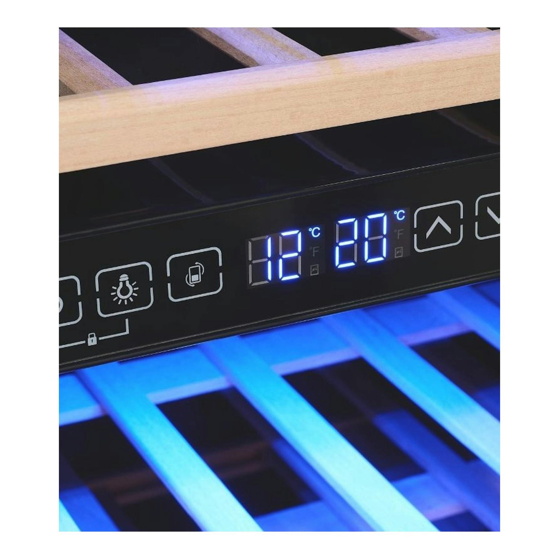 Vinoteca Exquisit WS2-78-GTE-160G, vista frontal parcial con panel y temperaturas 12 °C y 20 °C, baldas de madera.