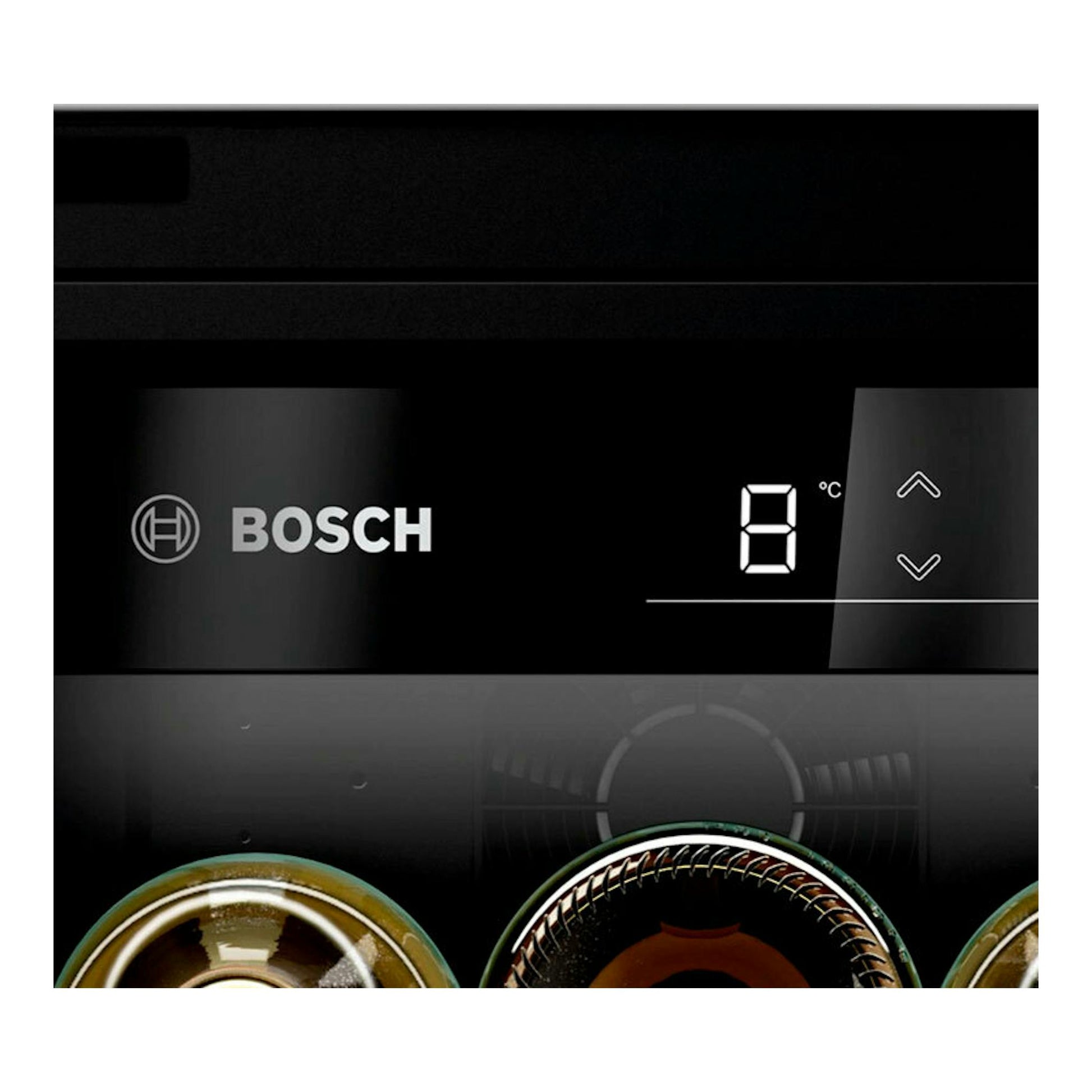 Vinoteca integrable Bosch KUW20VHF0 negra, vista frontal parcial con display a 8 °C.
