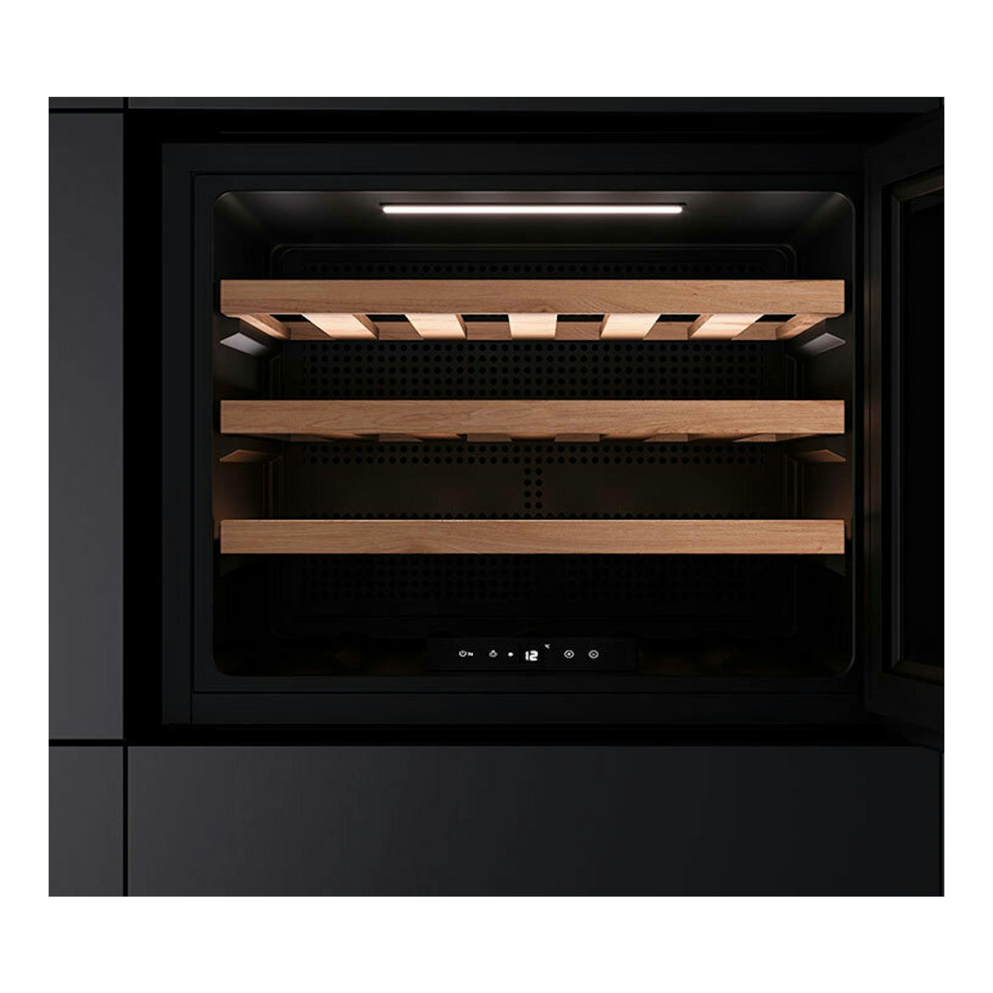 Vinoteca integrable Teka RVI10024 negra, vista frontal, con baldas de madera e iluminación interior.