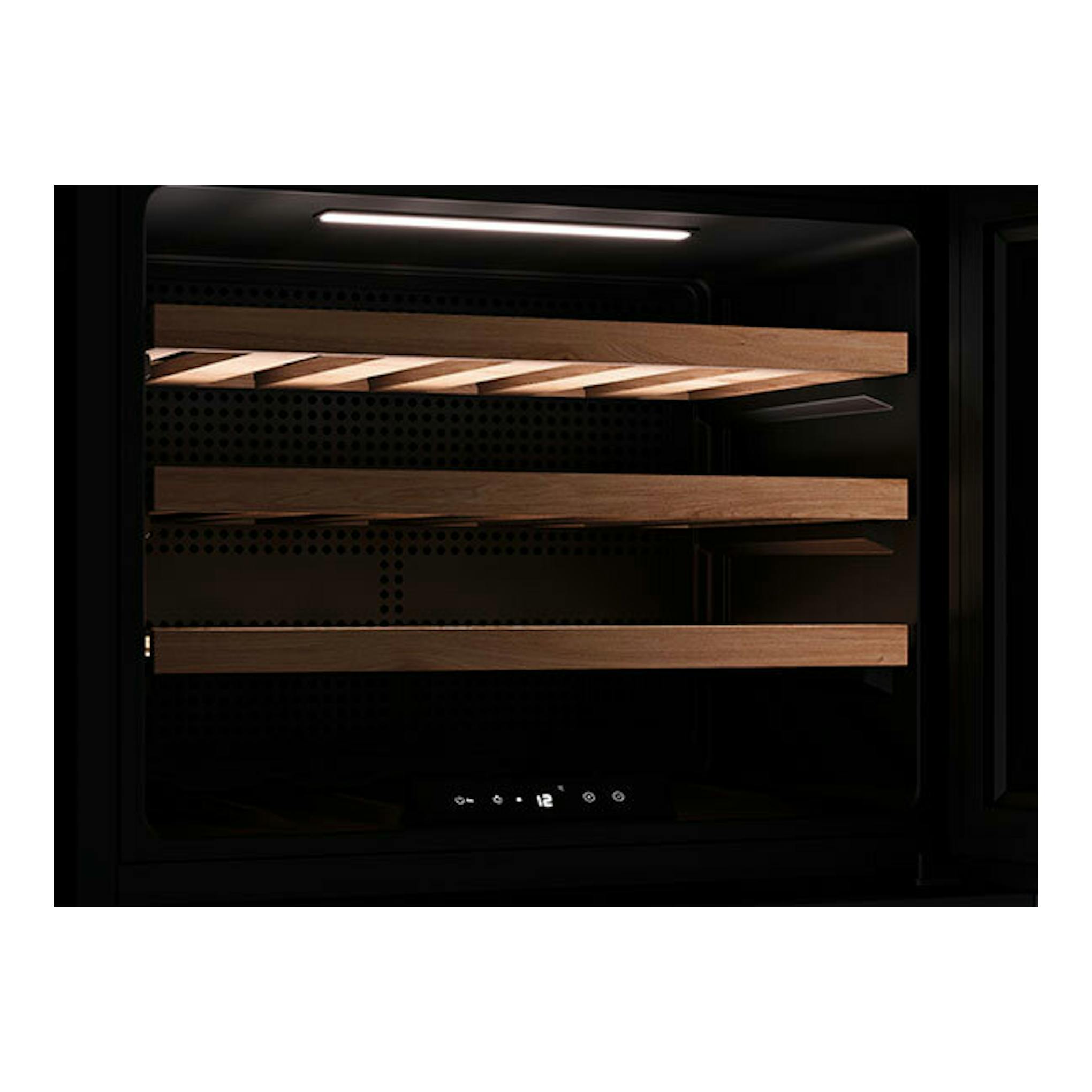Vinoteca integrable Teka RVI10024 negra, vista frontal, con estantes de madera e iluminación interior.