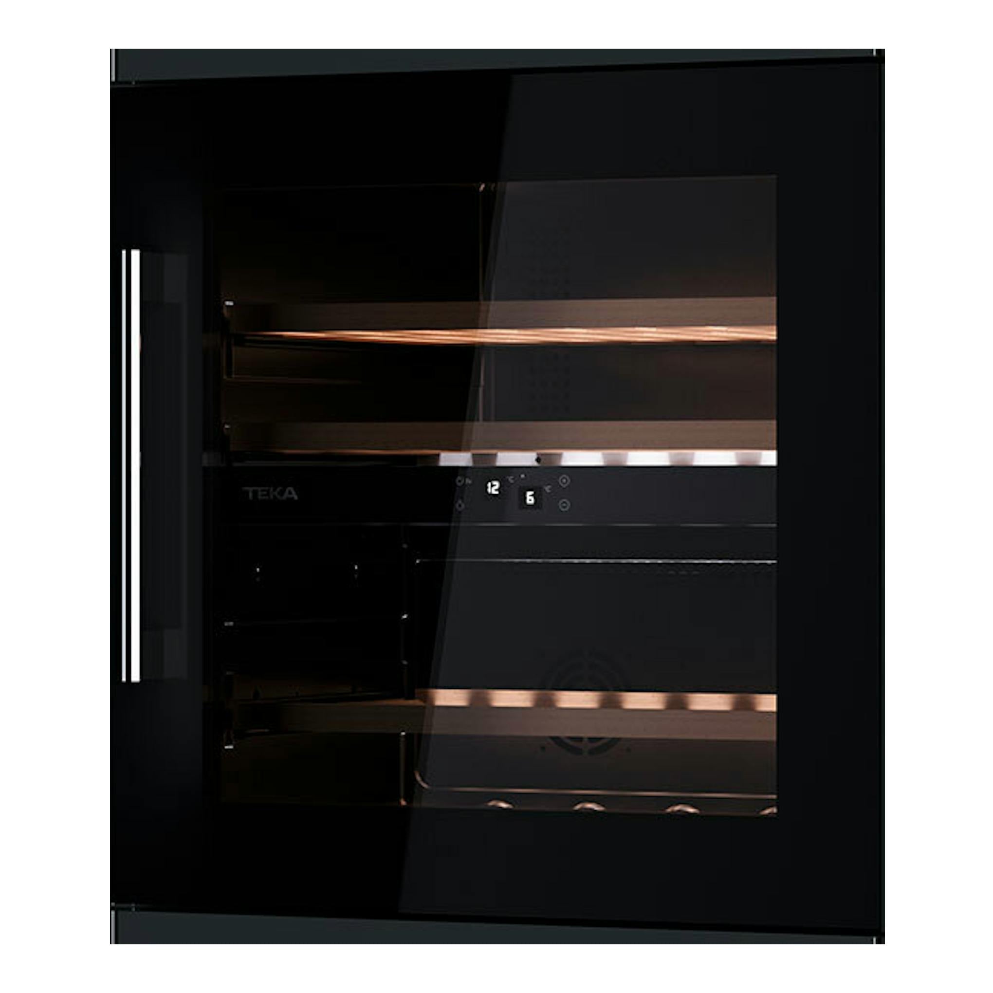 Vinoteca integrable Teka negra, vista frontal, con puerta de cristal y estantes de madera.