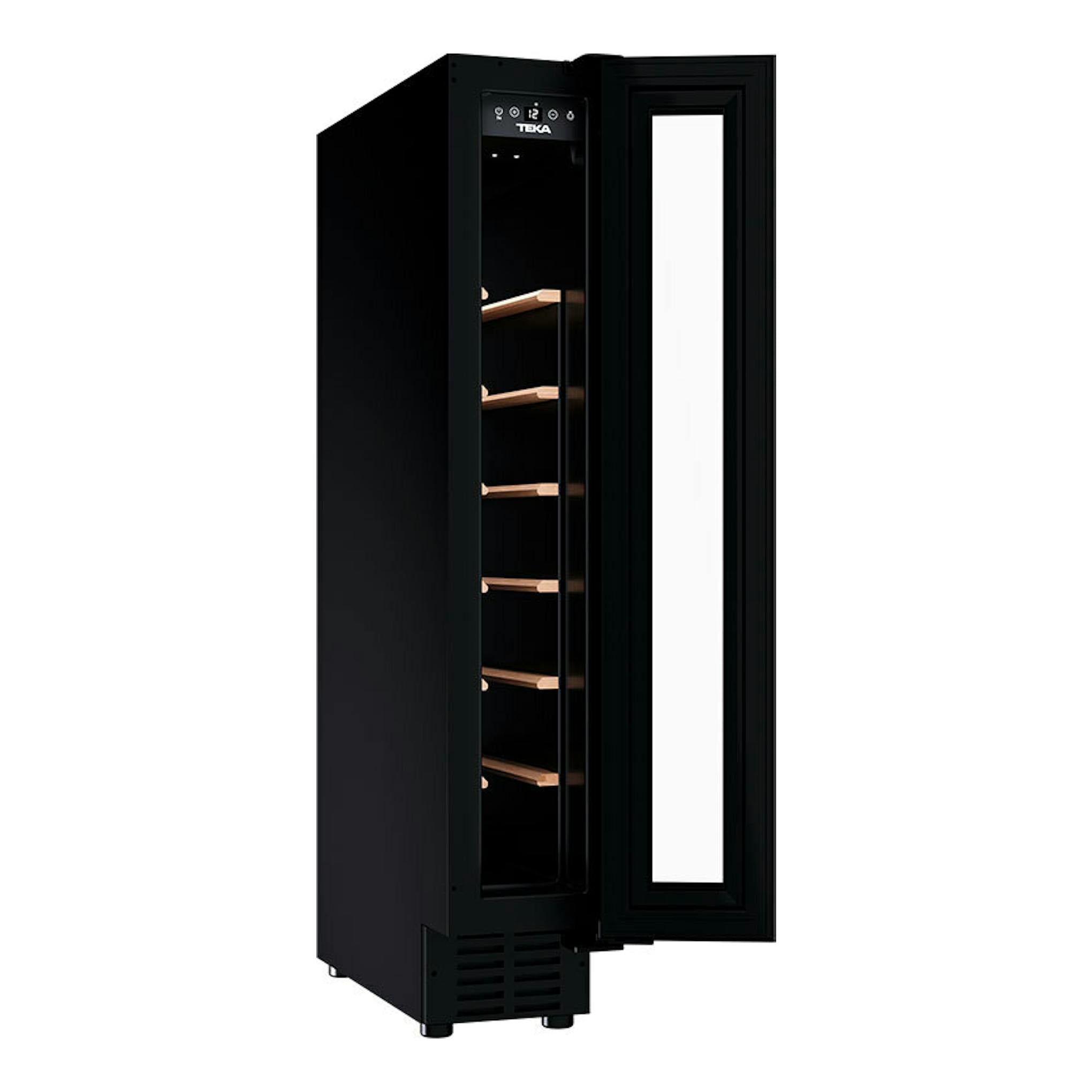 Vinoteca integrable Teka RVU10008 negra, vista frontal con la puerta abierta y baldas interiores de madera.