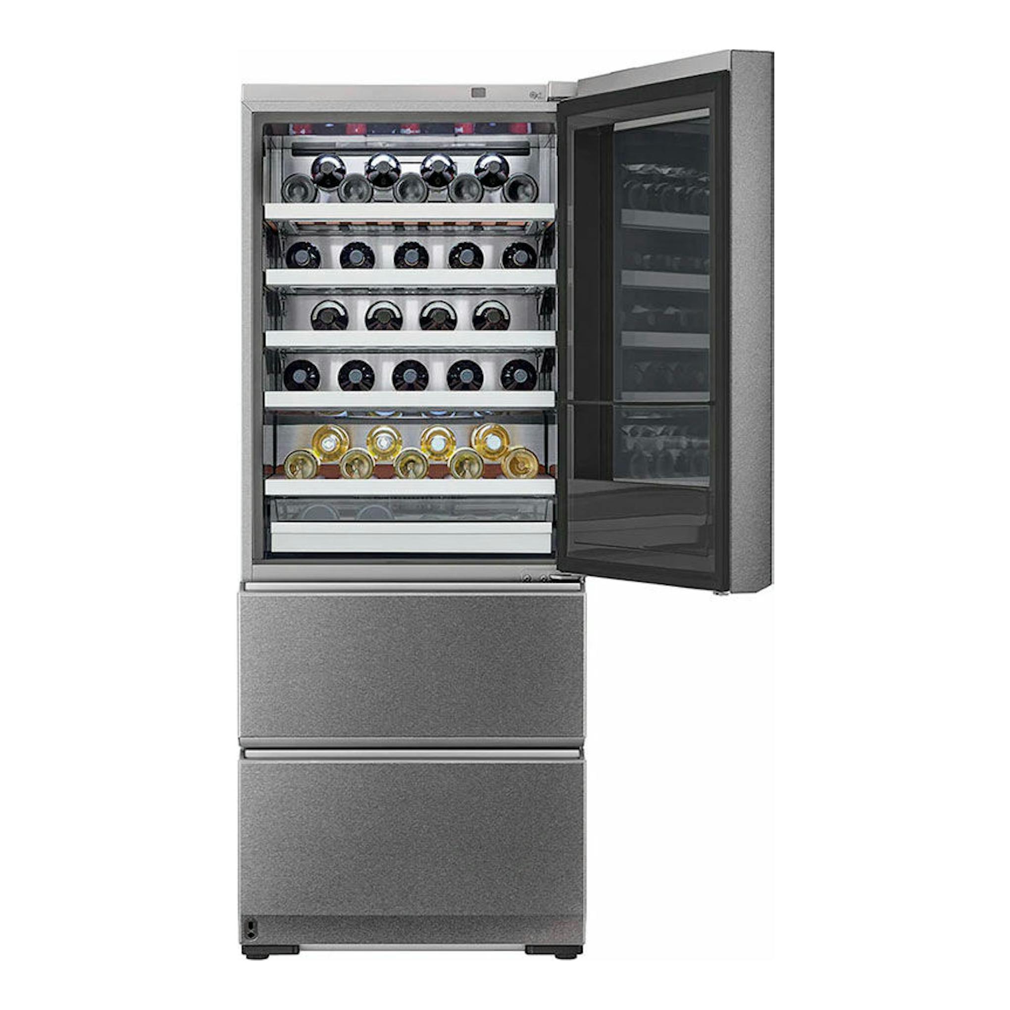 Vinoteca LG LSR200W gris, vista frontal con la puerta de vidrio abierta y botellas en estantes.