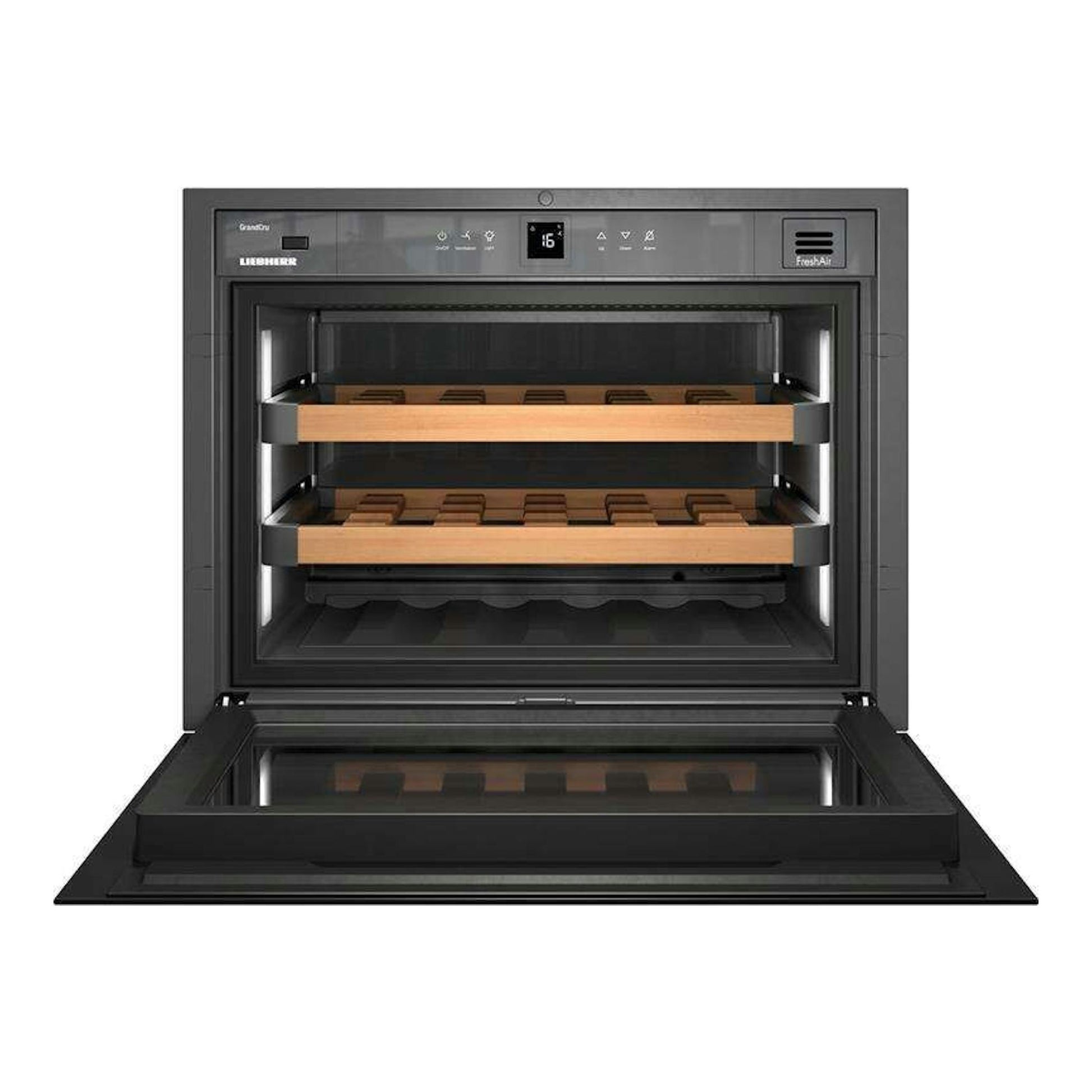 Vinoteca Liebherr WKEgb-582-21 negra, vista frontal abierta, interior negro con baldas de madera.