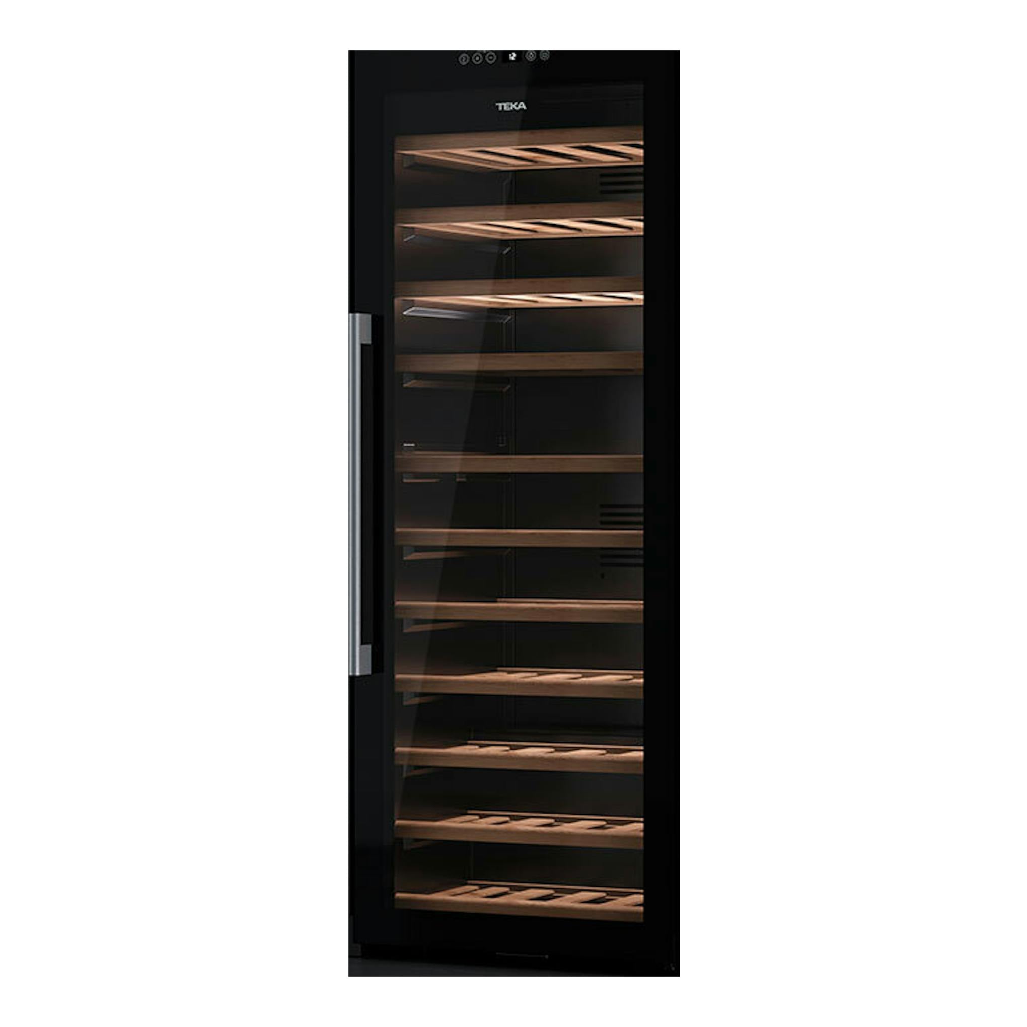 Vinoteca Teka RVF10051 negra, vista frontal empotrada con puerta de vidrio y estantes de madera.