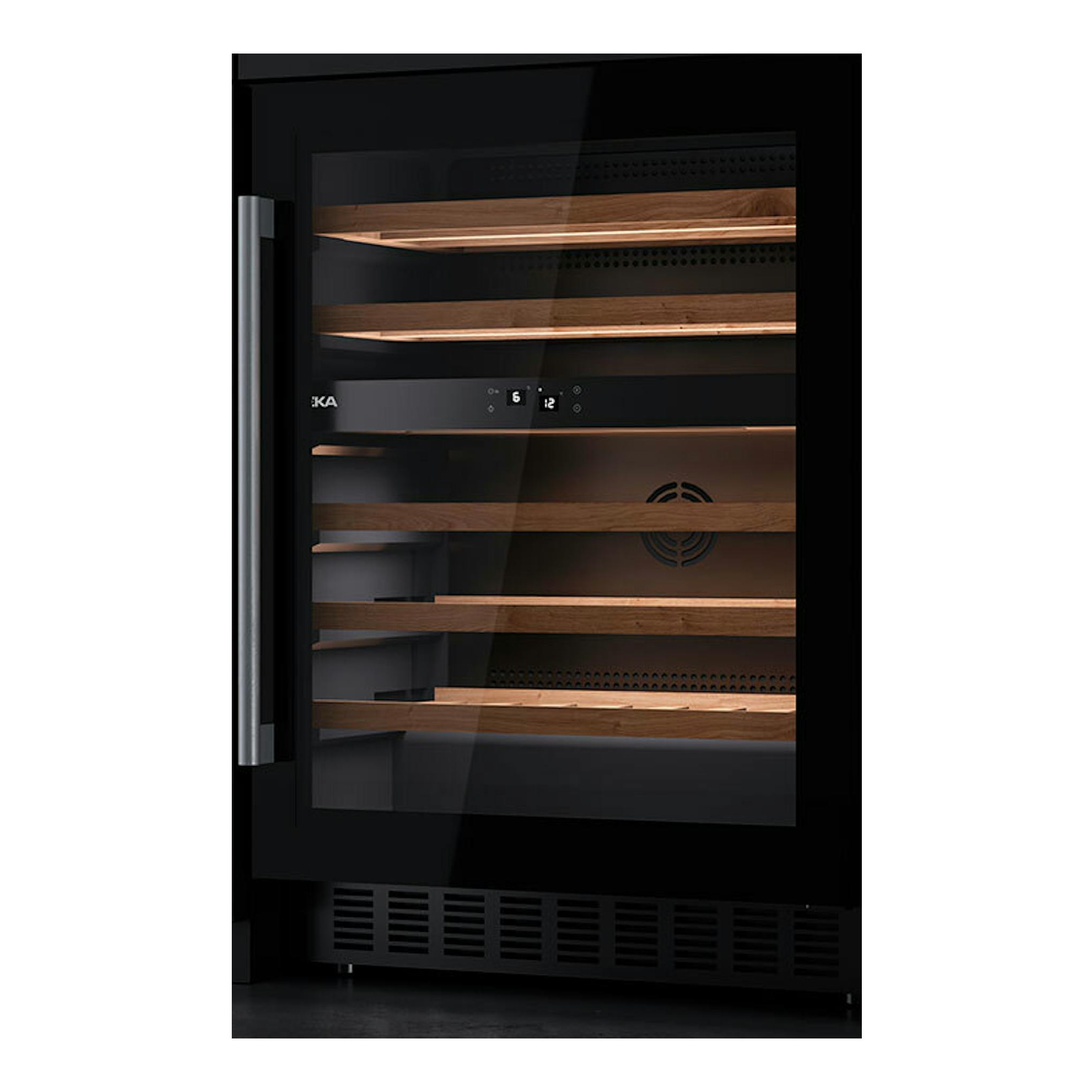 Vinoteca Teka RVU20046 negra, vista frontal, con puerta de vidrio, estantes de madera y panel de control.