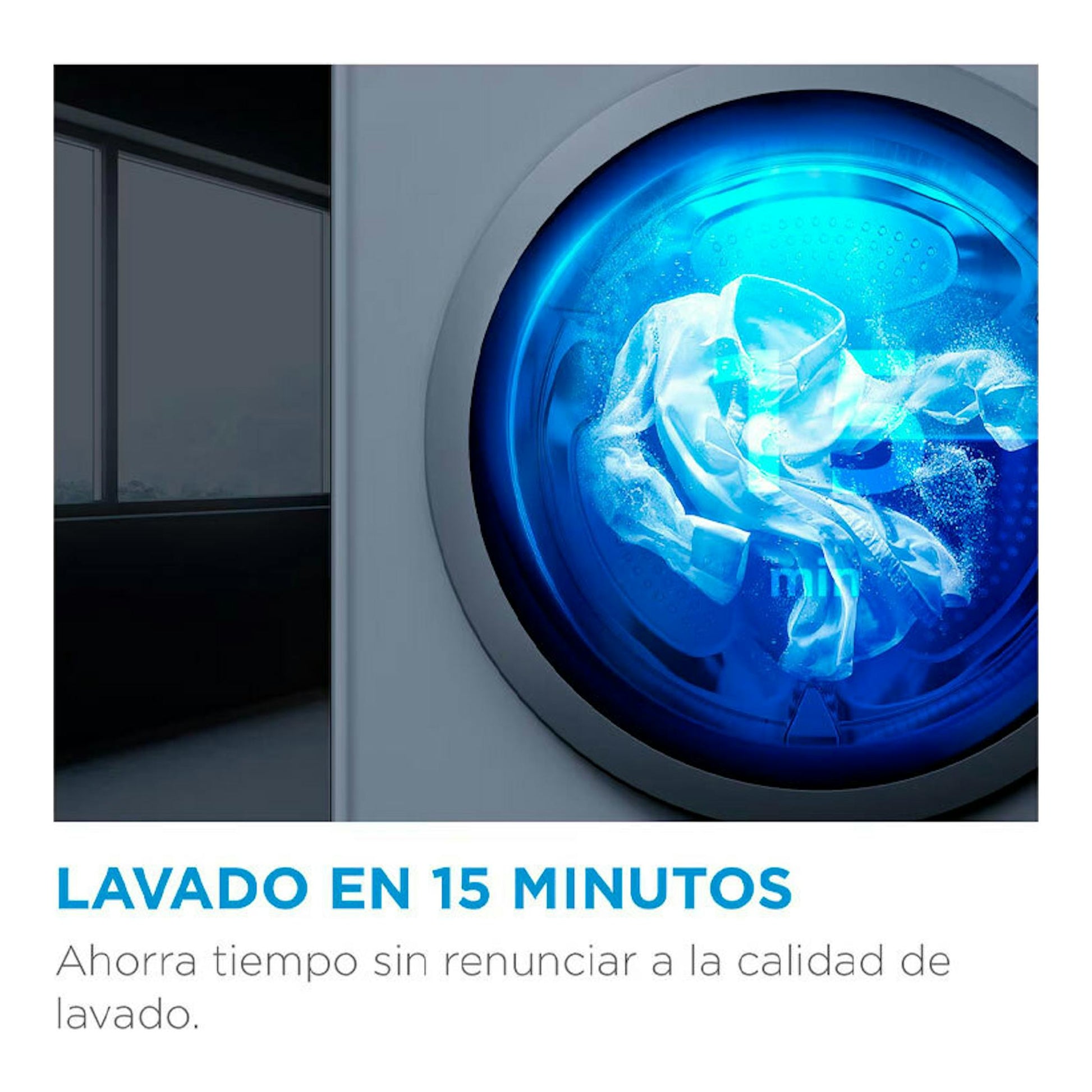 Lavadora Midea MF100W70/1/W-ES, primer plano del tambor con ropa y luz azul; texto: «Lavado en 15 minutos».