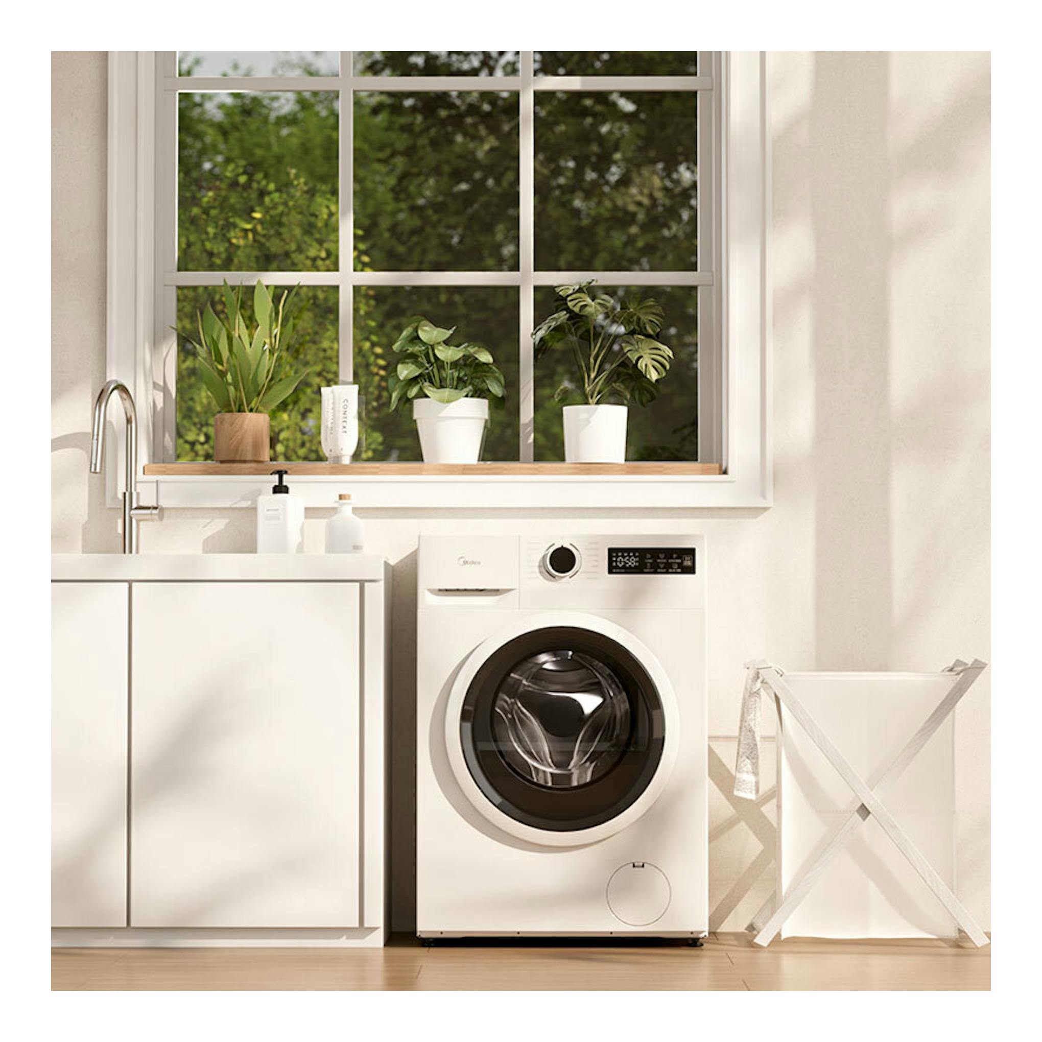 Lavadora Midea MF110W90BA10/W-ES blanca, vista frontal, con puerta circular negra en una lavandería.