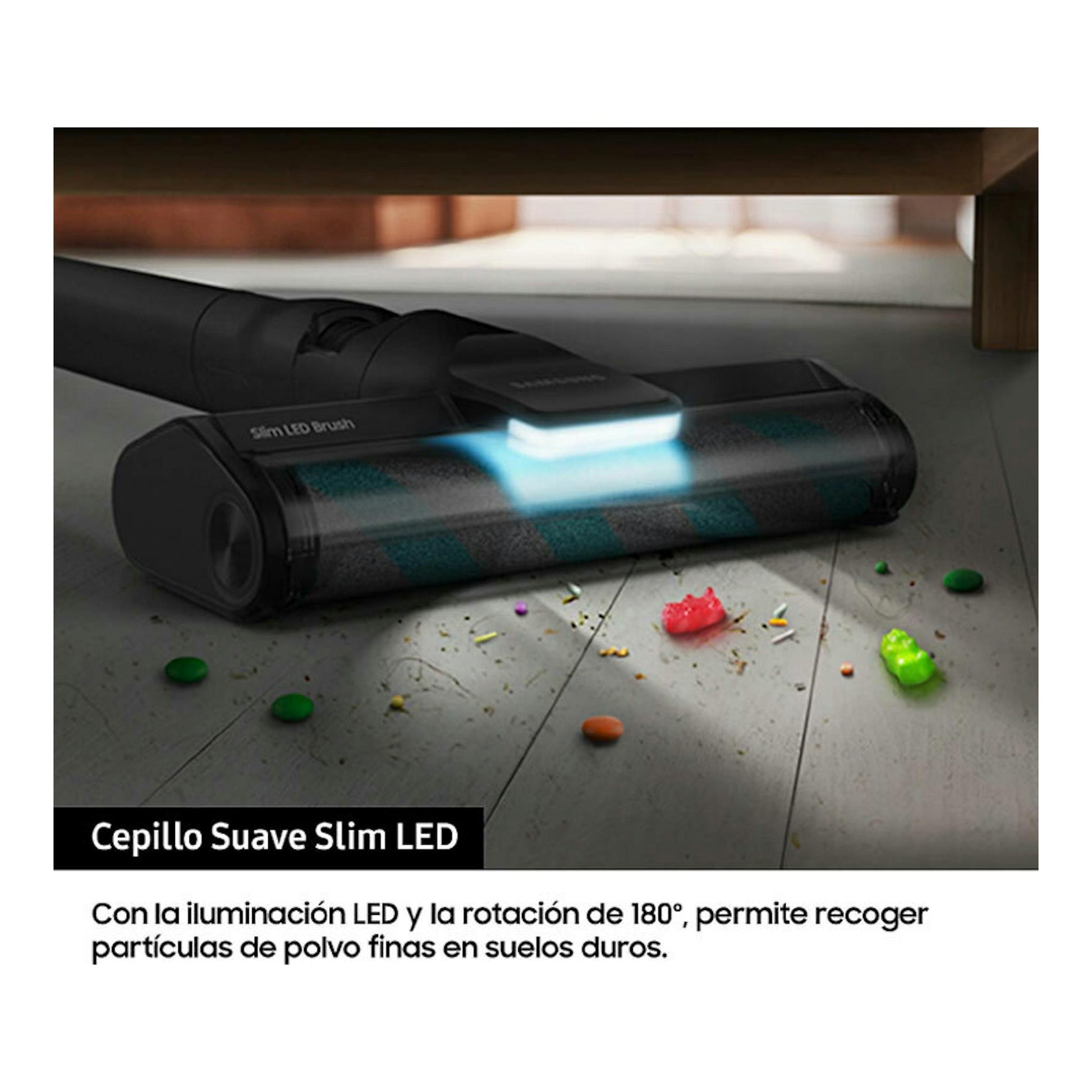 Samsung VS20C8524TB/WA: cepillo suave Slim LED negro, primer plano sobre suelo duro con luz LED azul.